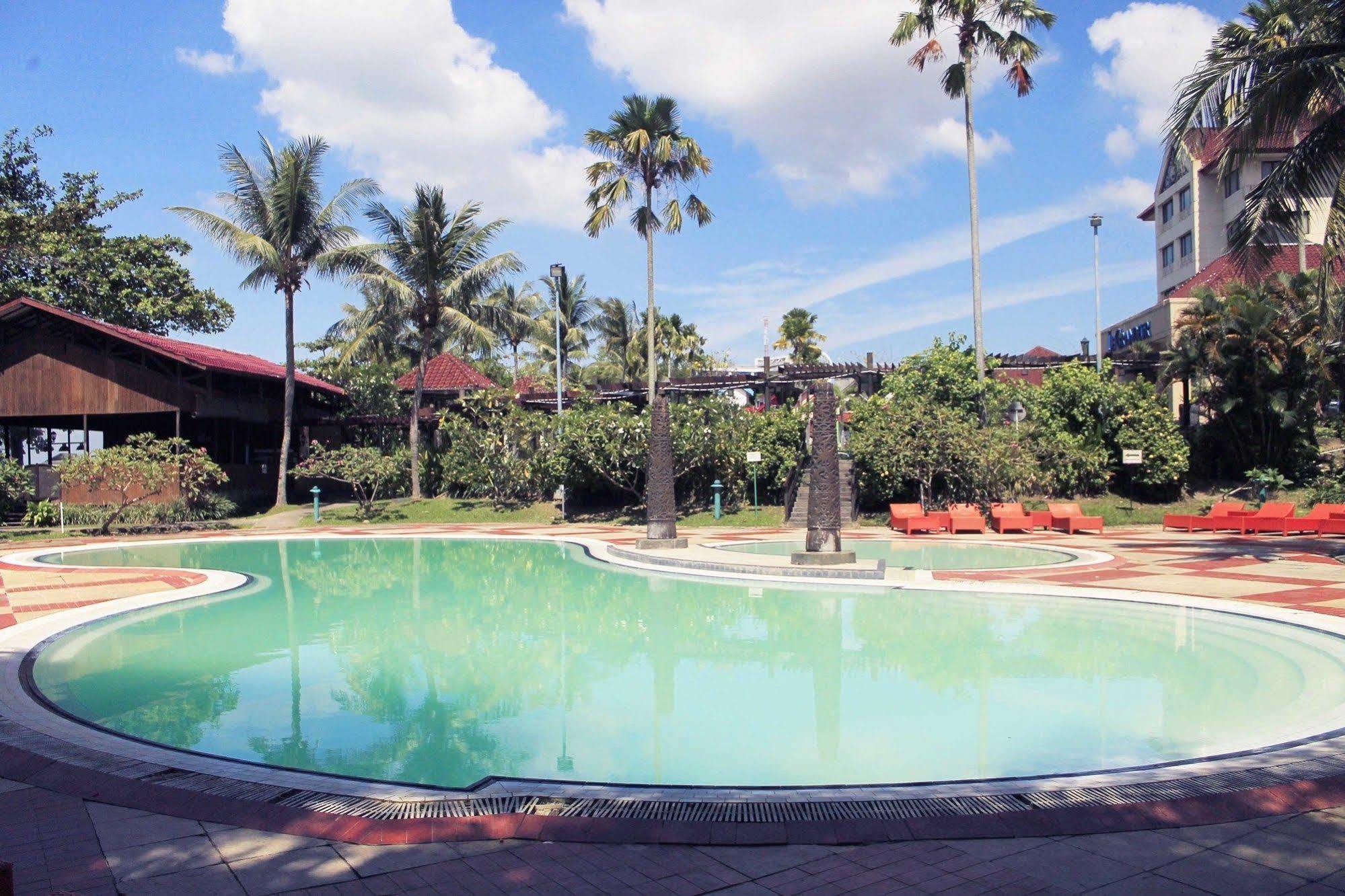 Le Grandeur Hotel